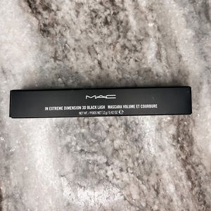 MAC
IN EXTREME DIMENSION 3D BLACK LASH MASCARA
NEW / NEVER USED, 0.42 oz